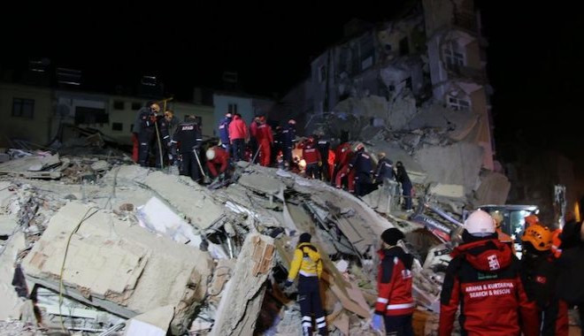 Bakan Kurum: 73 bina yıkıldı, 107 bina ağır hasarlı